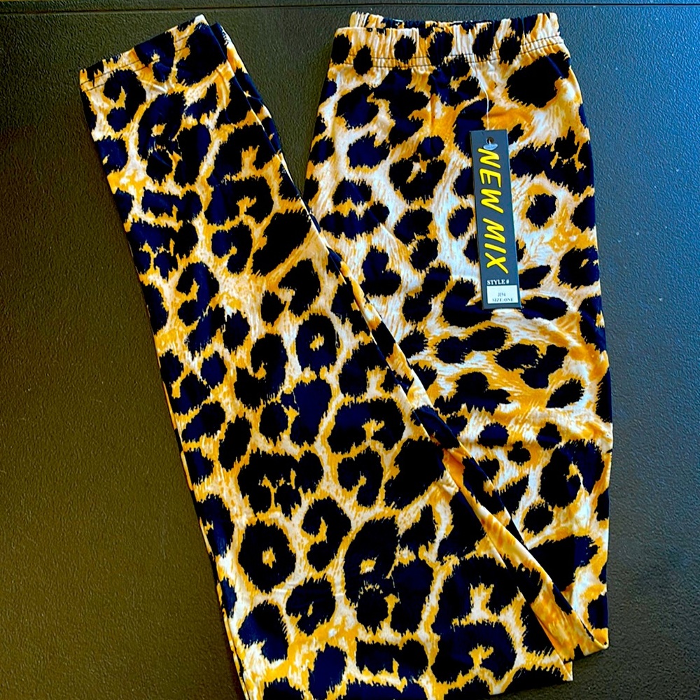 ANIMAL PRINT ONE SIZE NEW MIX LEGGINGS.  BLACK/GOLD WHITE. STRETCH.